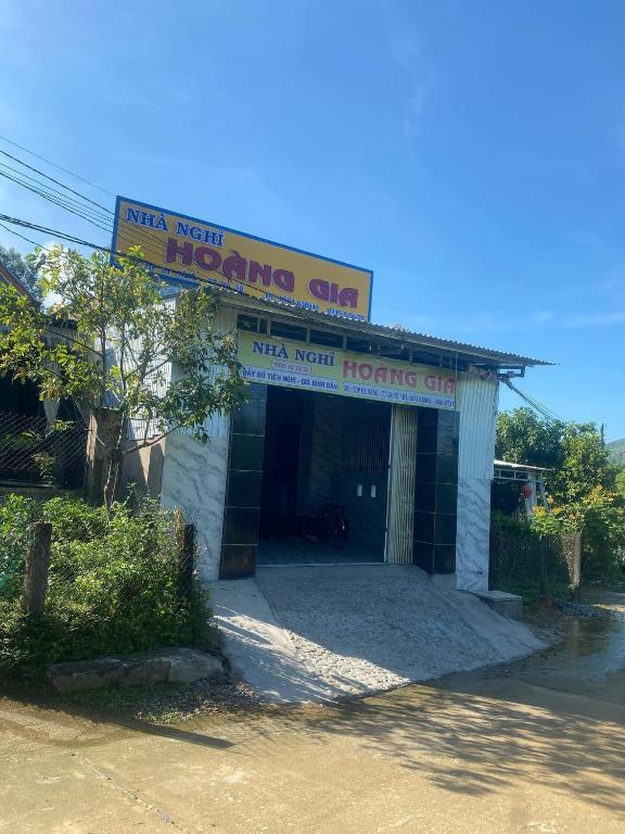 Nhà nghỉ Hoàng Gia