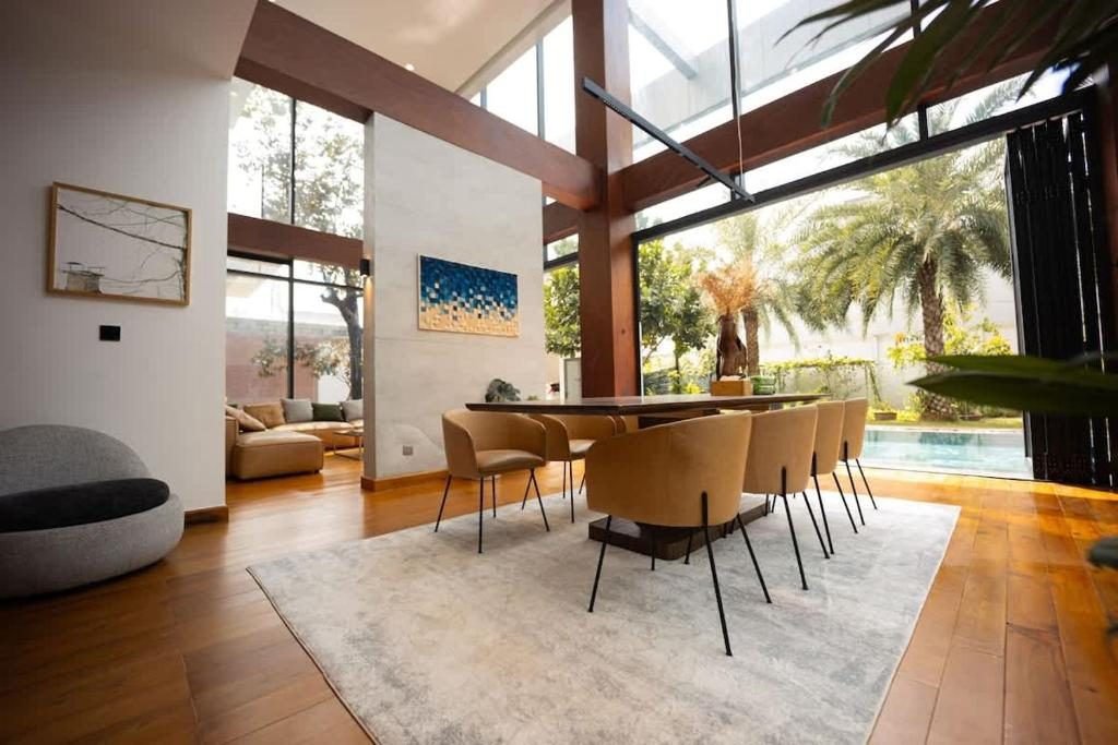 The Azure Villa W Large Pool And Outdoor Garden