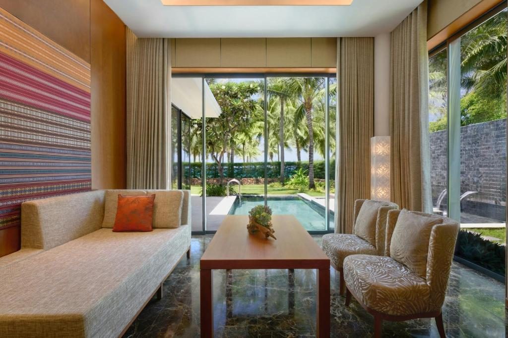 One-Bedroom Oceanfront Villa with King Bed and Private Pool
