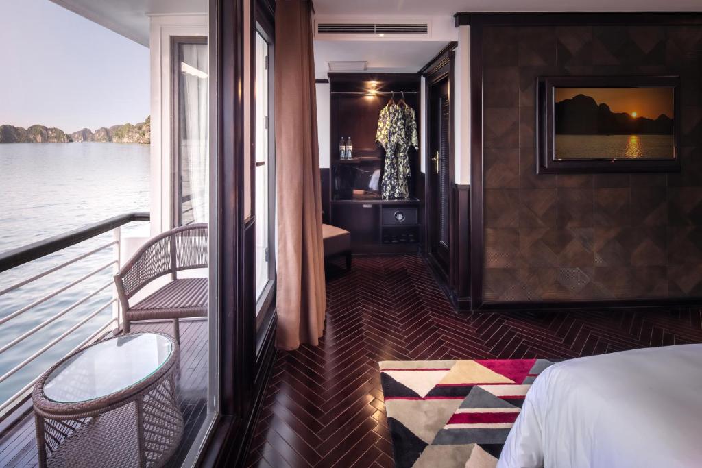 Ambassador Triple Room With Private Balcony and Internet Access